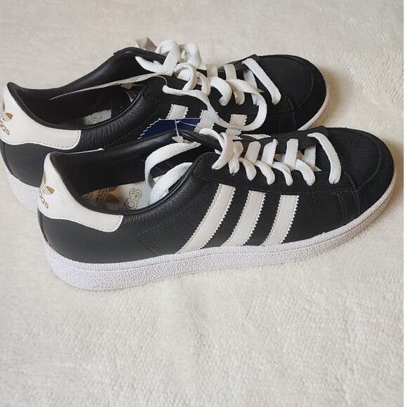 Adidas black and white size 7 - Picture 2 of 4